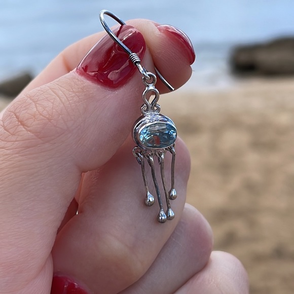 ✨SOLD✨Beautiful 925 Silver and Oval Aquamarine Earrings - Picture 7 of 17